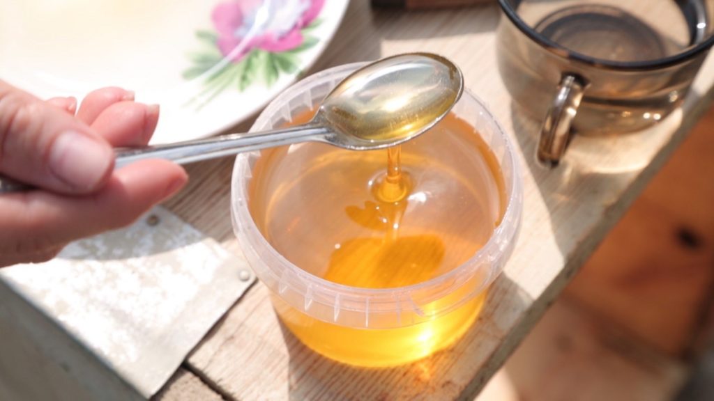 свежий жидкий цветочный мед